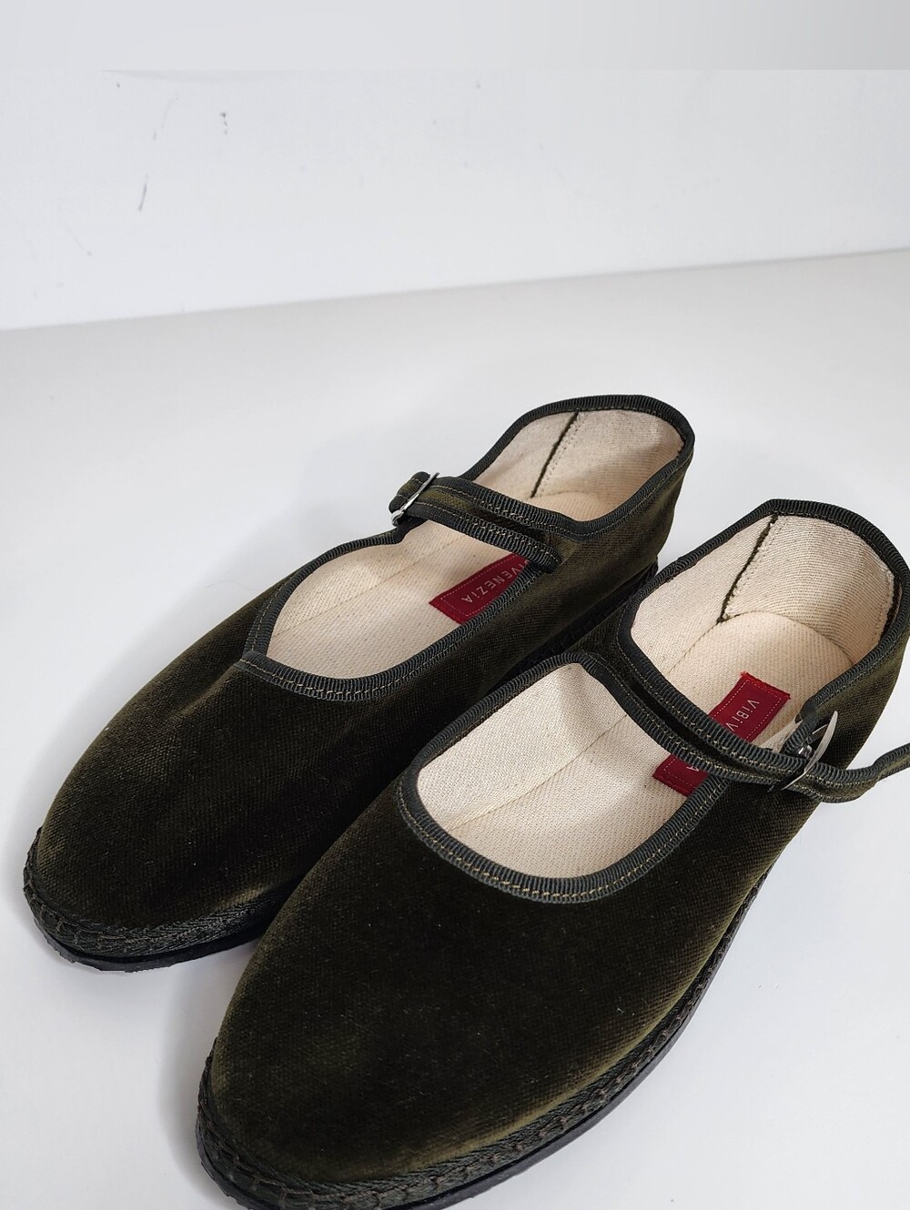 Vibi Venezia Velvet Womens Mary Jane Ballerina Flat In Green Size 37